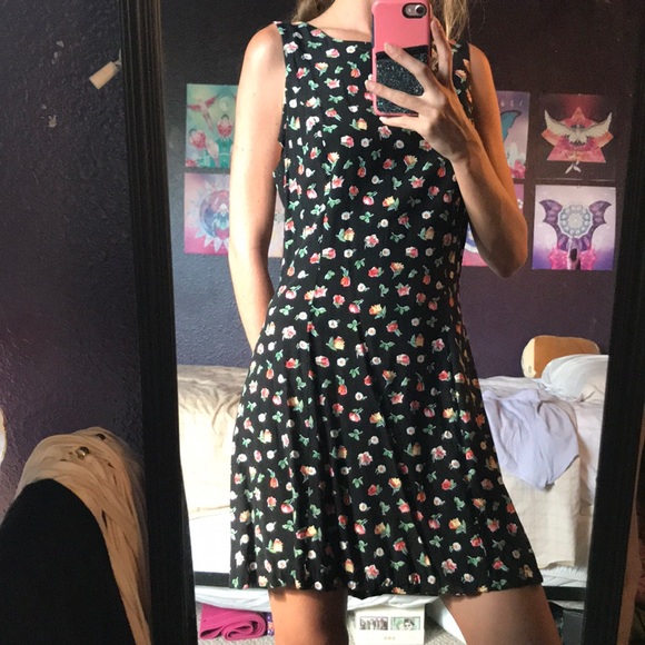 Cute dress - Picture 1 of 2